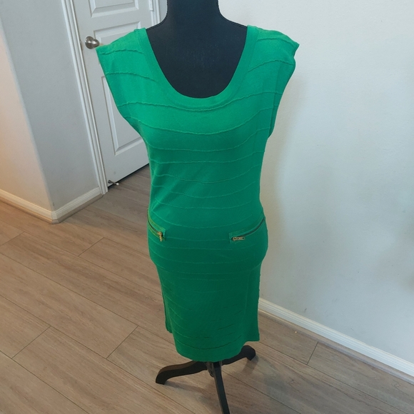 Xoxo Woman Green Dress with Gold Zipper. Extra Large - Picture 16 of 16